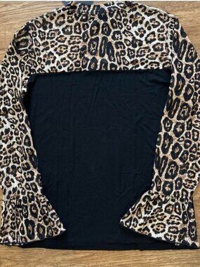 NWT Sterling Kreek Leopard Mesh Flare Sleeve Top Mock Neck Size L